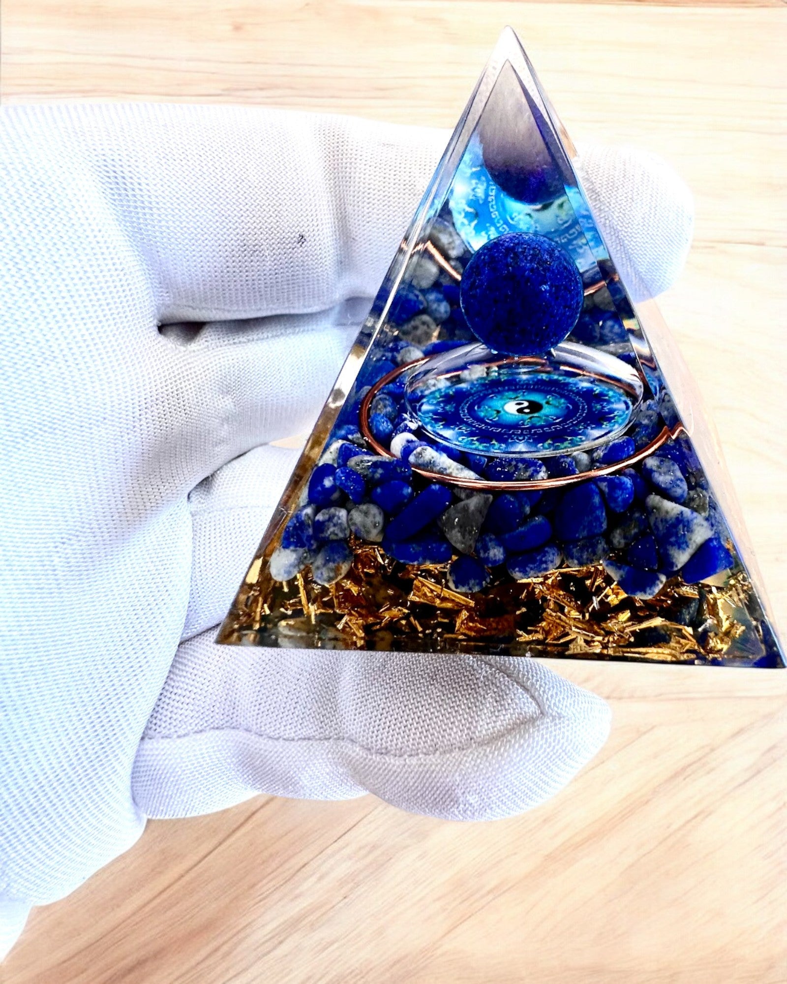 Energi-pyramide orgonitt "Zenith" med Lapis Lazuli, perfekt som gave