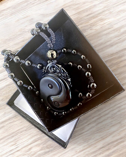 Obsidian Yin Yang Amulett med Gravering - Harmoni og Beskyttelse, personlig tilpasning med gravering som gave