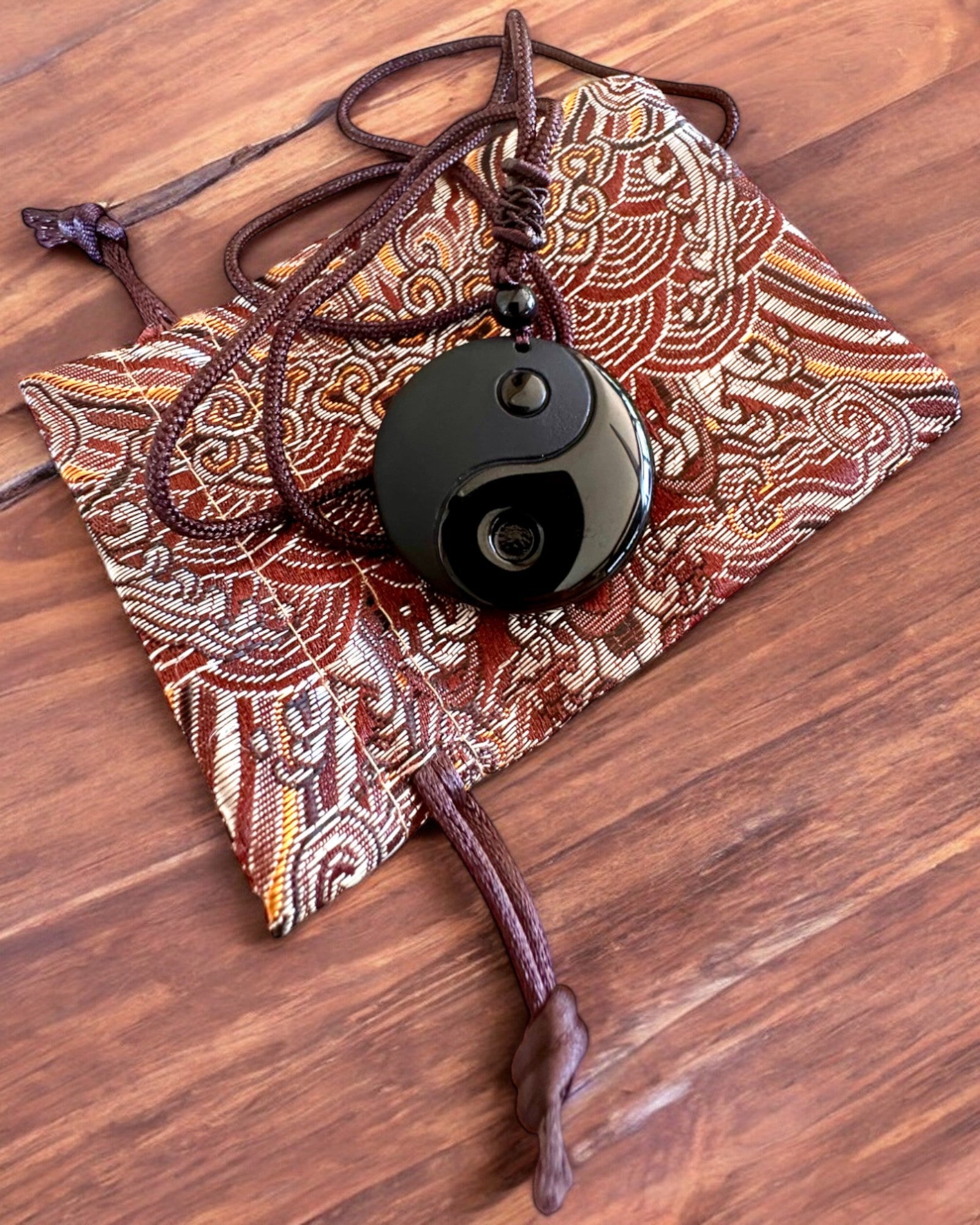 Boho-halskjede i obsidian Yin Yang Tai Chi, mulighet for personlig tilpasning med gravering som gave