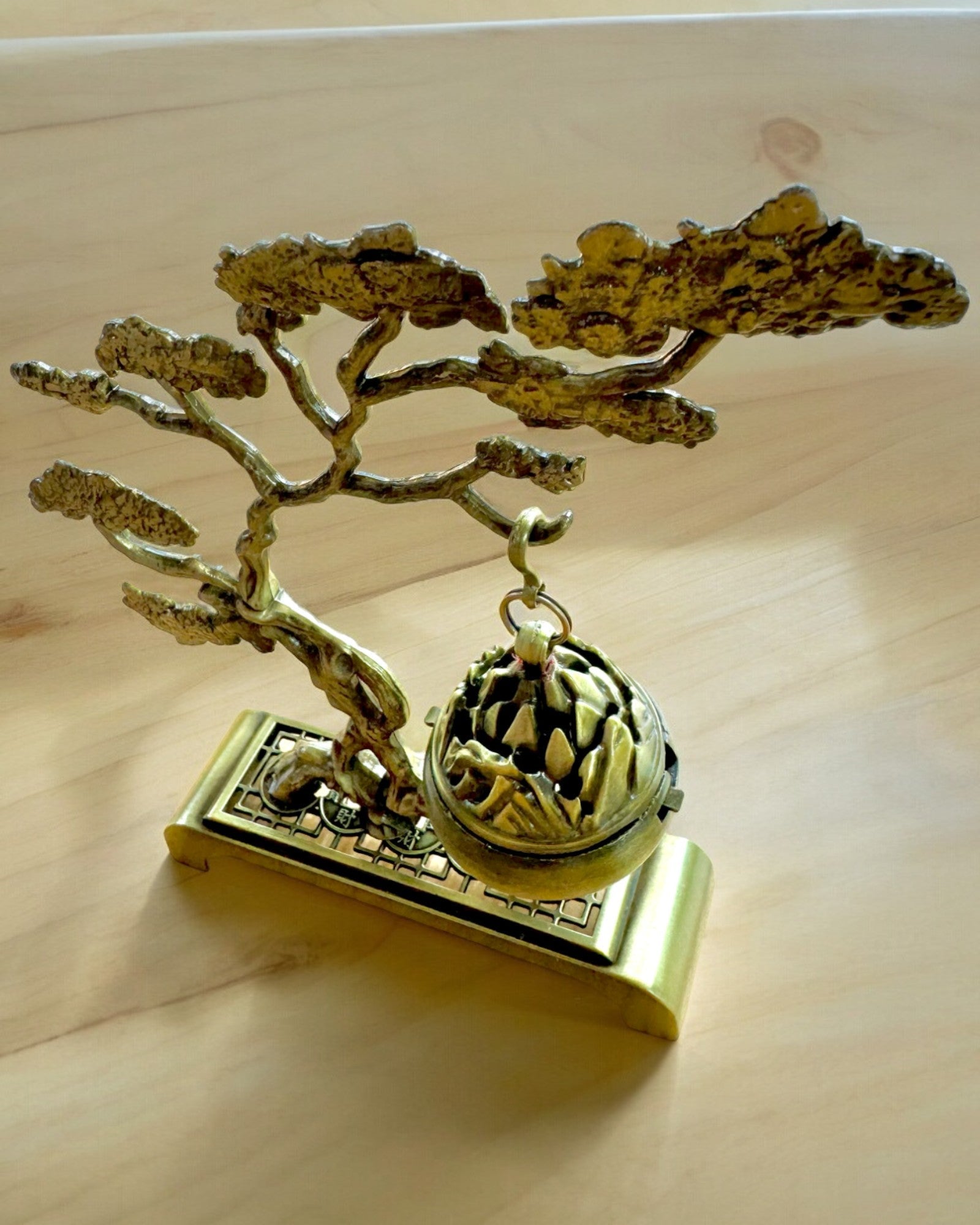 Elegant Metallisk Røkelseholder Bonsai - mulighet for personlig tilpasning med gravering som gave