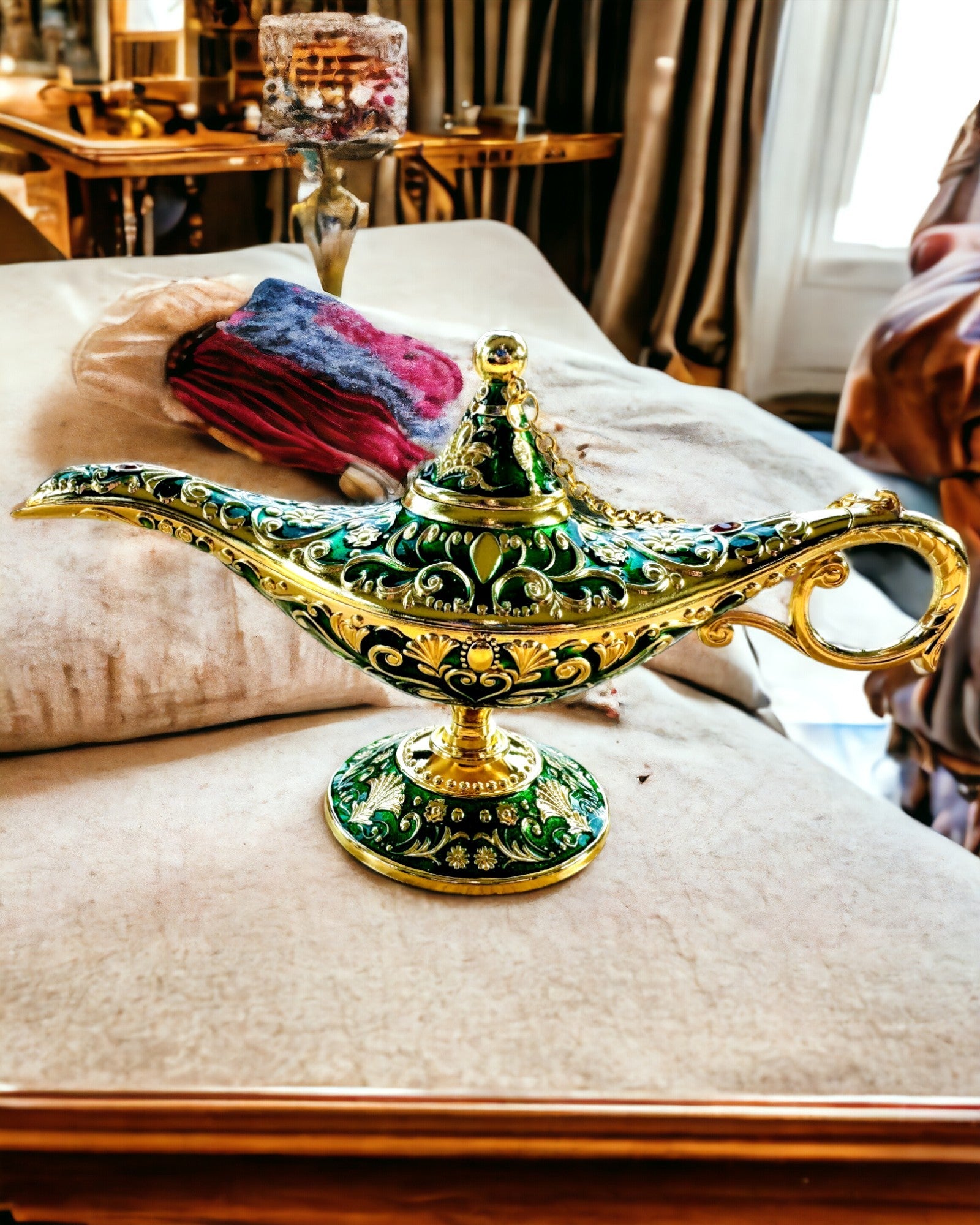 Magisk Aladdin-lampe med gravering - Mørkegrønn variant, flettet med gull