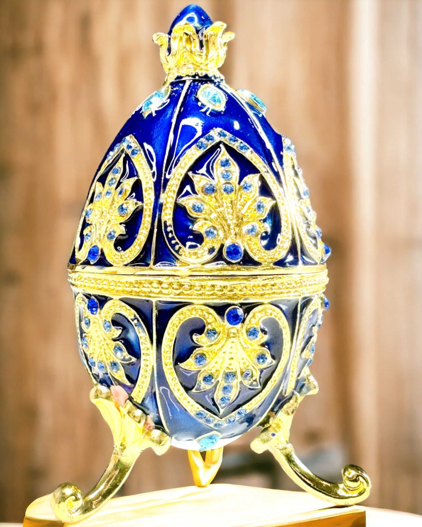 Eksklusivt Fabergé-egg - mørkeblå farge – Dekorativ smykkeskrin i emalje