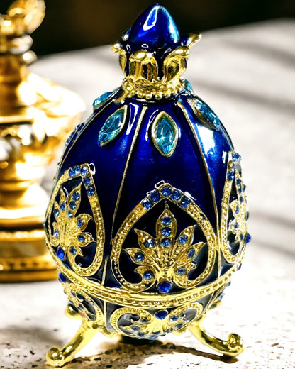 Eksklusivt Fabergé-egg - mørkeblå farge – Dekorativ smykkeskrin i emalje