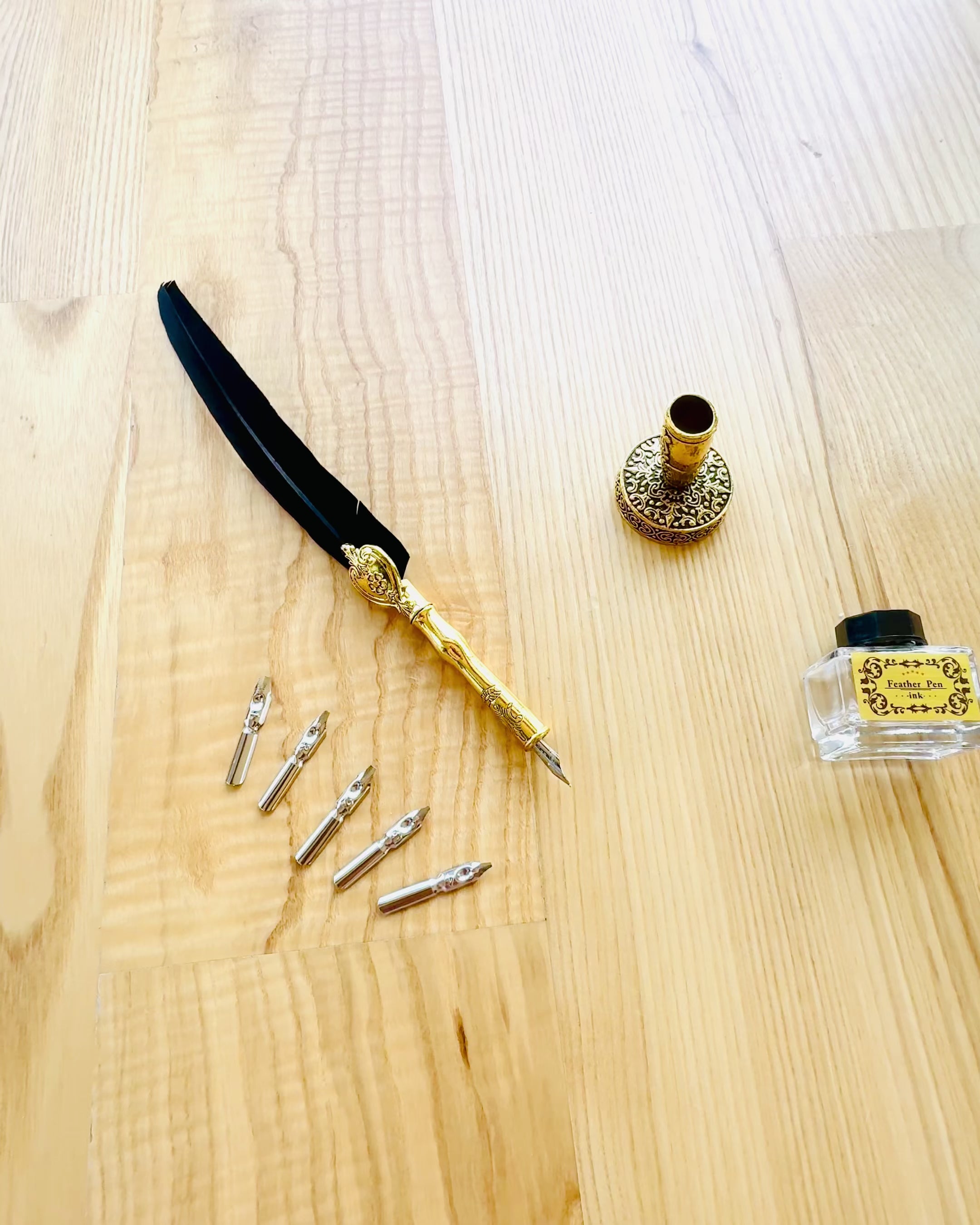 Elegant Gåsefjær med Tilbehør - Royal Quill, mulighet for personlig gravering