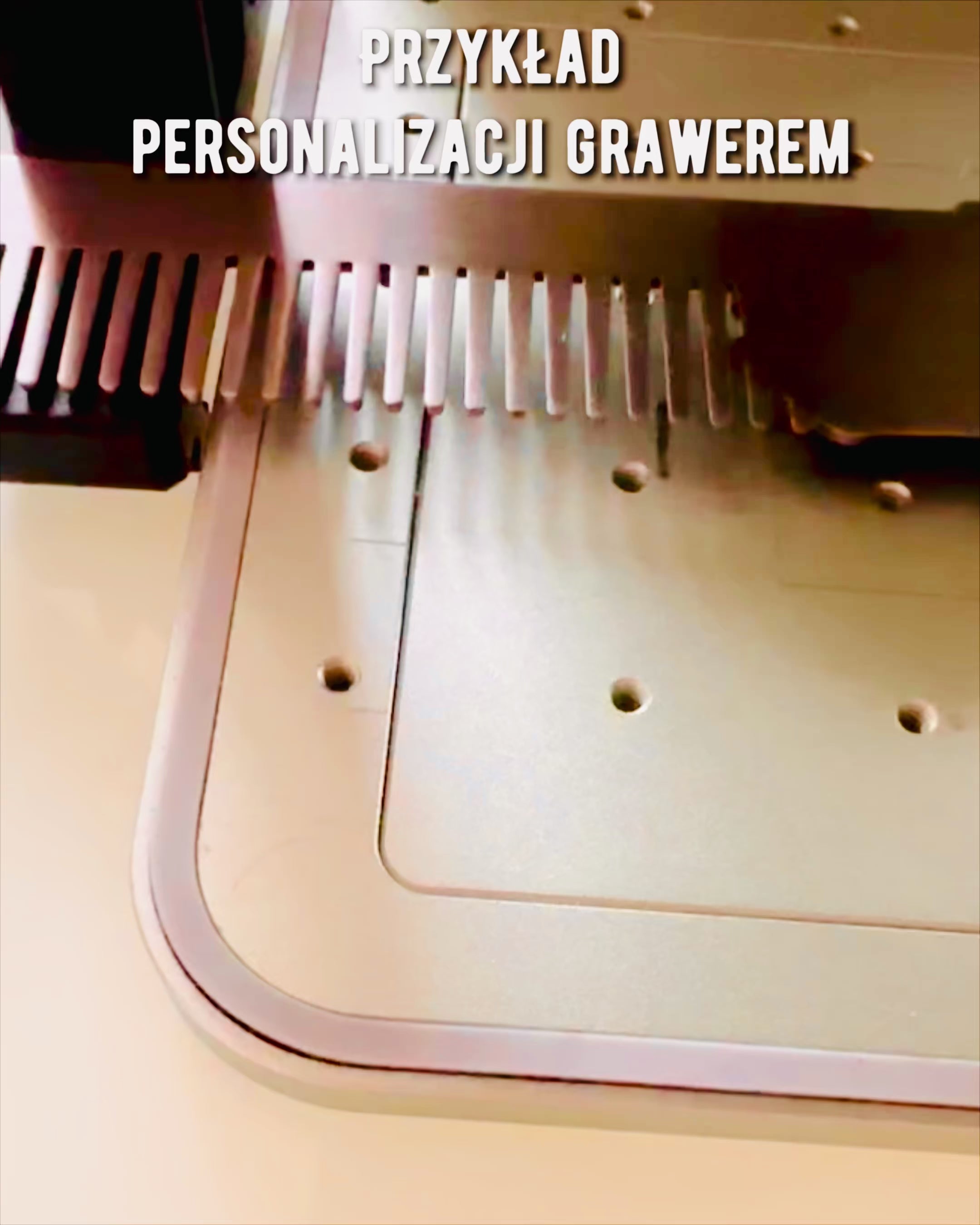 GroomMaster - Elegant Metallkam med Gravering, personlig tilpasning med gravering