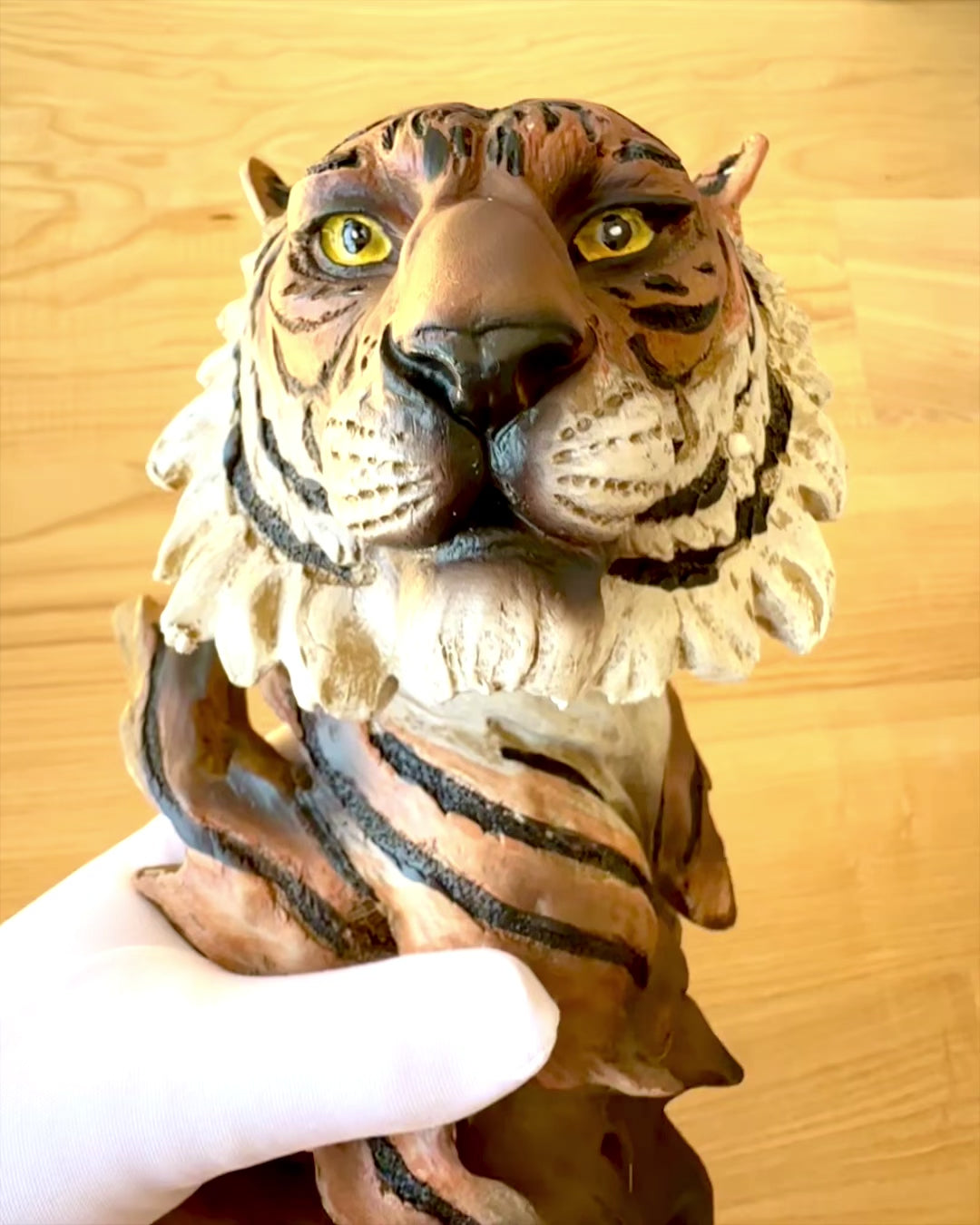 Statuett "Tiger Kongen av Jungelen" med gravering, figur 29 cm høy, dekorasjon til gave